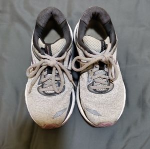 Brooks adrenaline GTS gray size 6